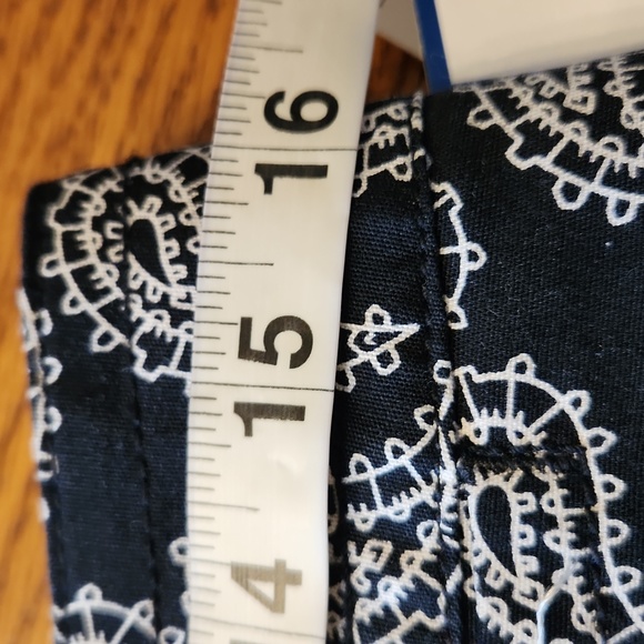 Dockers, NWT, Women's Skorts, Size 6, Black with White Paisley design - Picture 7 of 10